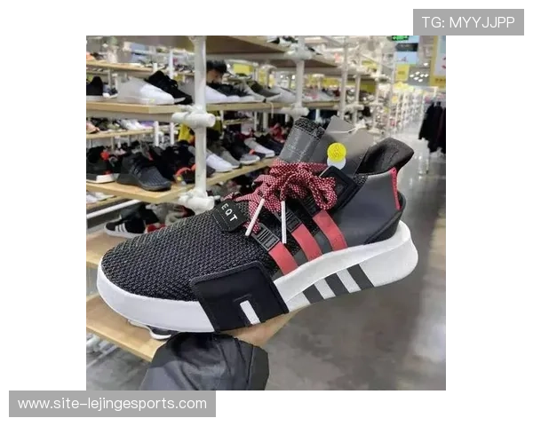 足球巨星代言鞋款引领潮流 打造竞技与时尚完美融合的新风尚