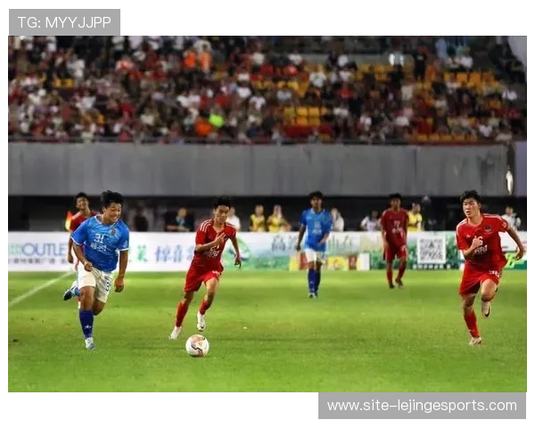 足球球星热心公益捐助行动彰显体育精神与社会责任